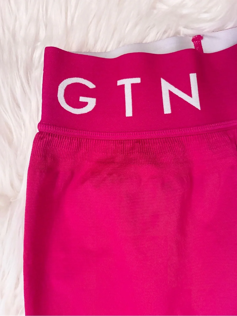 NVGTN Cosmo Hot Pink Seamless Leggings Sz Large Like New Activewear Yoga Gym